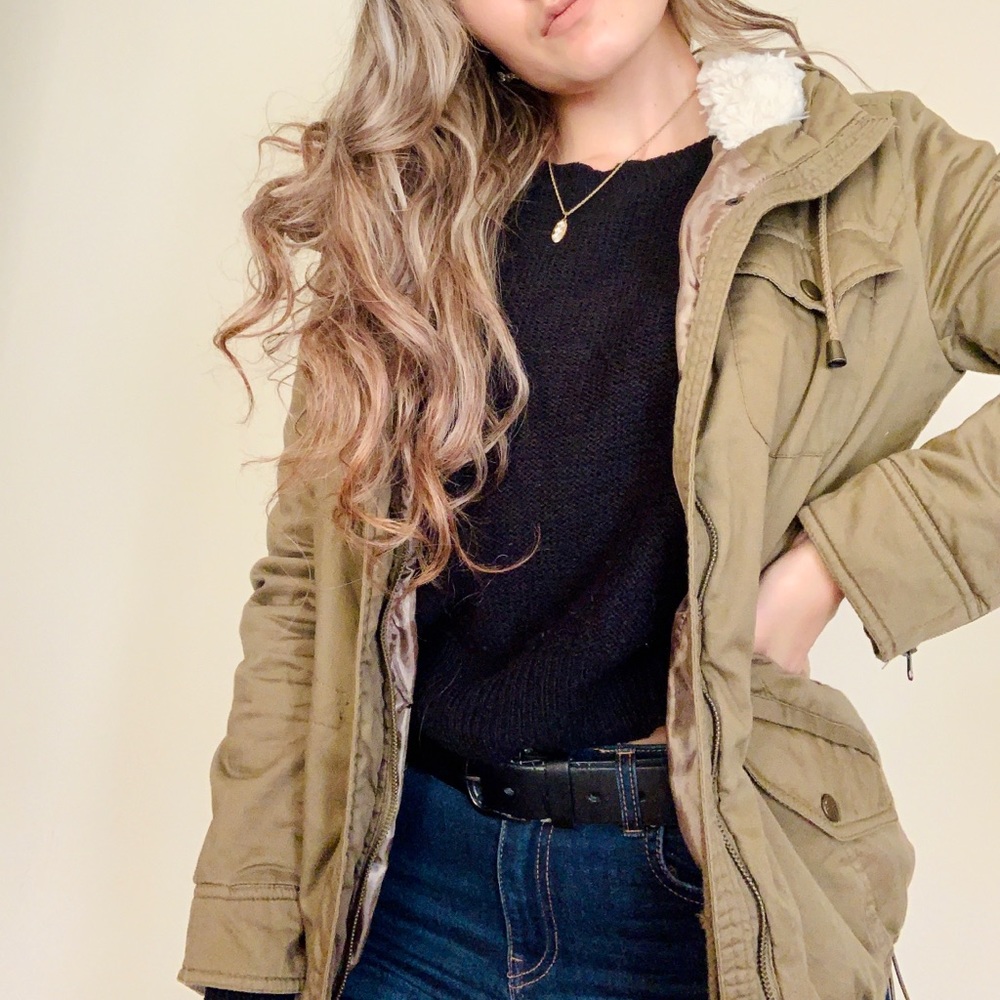 • Forever 21• Faux fur trimmed hooded jacket ••